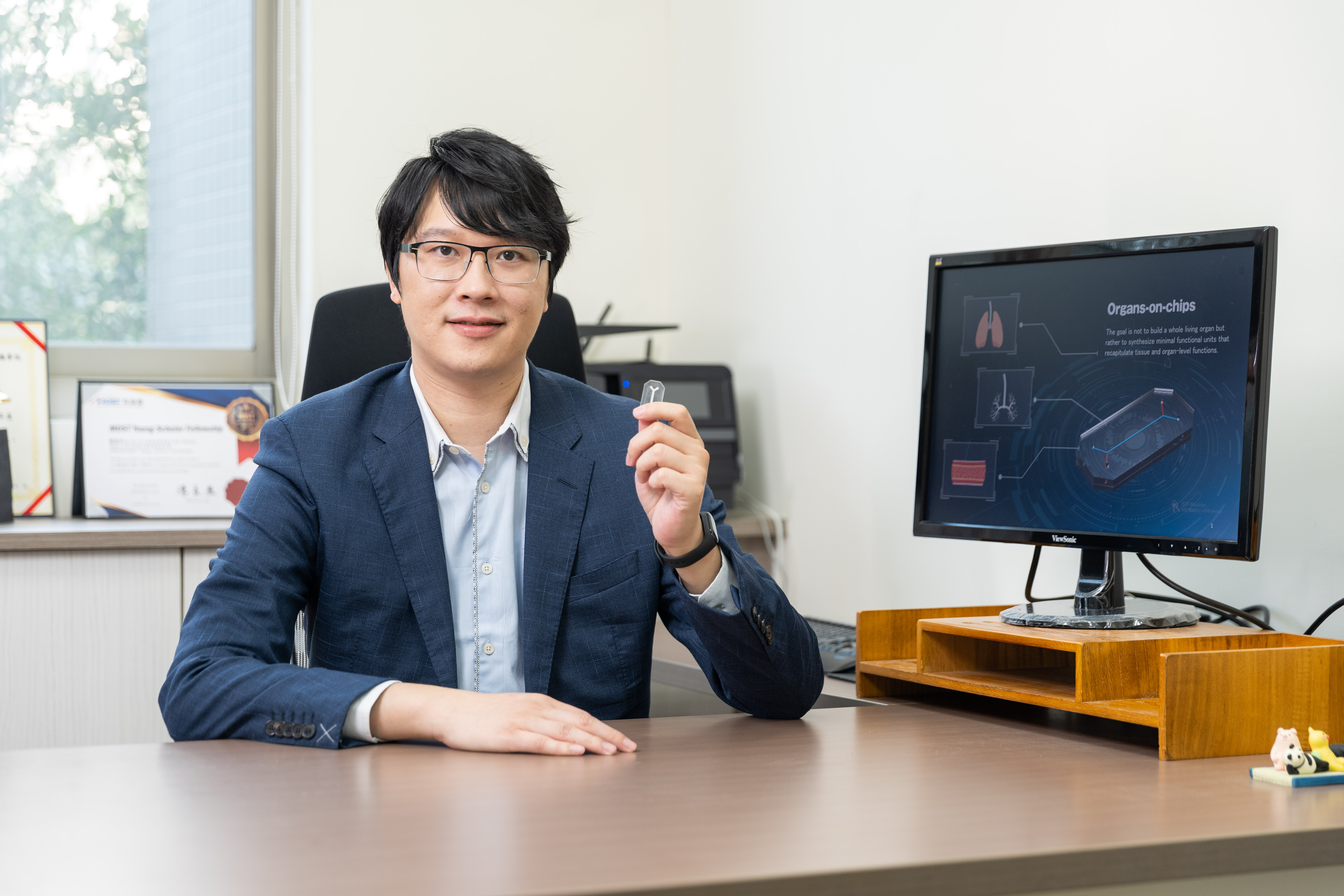 Biomimetic Lung-on-a-Chip System for Smart Health Assessment
